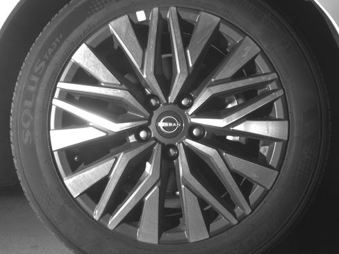 Used 2025 Nissan Altima 2.5 SV FWD image 13