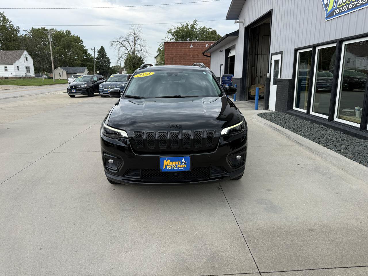 Used 2023 Jeep Cherokee Altitude Lux AWD/4WD image 2