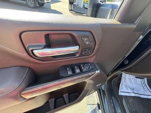 Used 2023 GMC Sierra 3500 Denali w/ Denali Ultimate Package image 24