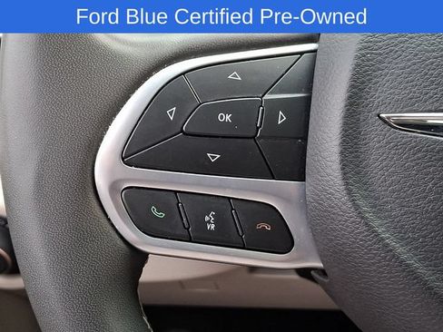 Used 2023 Chrysler Pacifica Limited FWD image 24