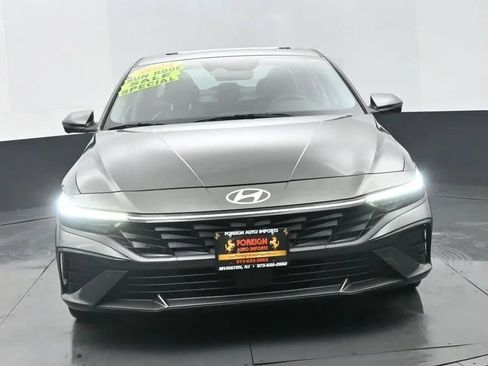Used 2024 Hyundai Elantra Limited FWD image 3