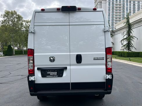 Used 2026 RAM ProMaster 2500 w/ Convenience Group FWD image 8