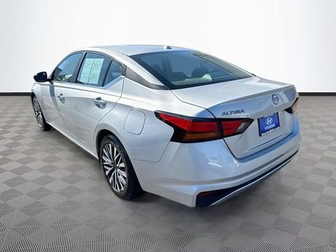 Used 2025 Nissan Altima 2.5 SV FWD image 5