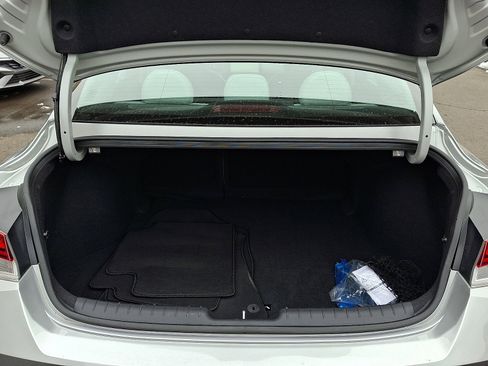 Certified 2022 Hyundai Elantra Limited w/ Cargo Package image 29