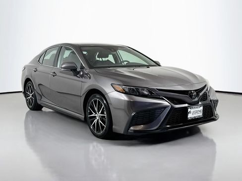 Used 2023 Toyota Camry SE w/ Convenience Package FWD image 4