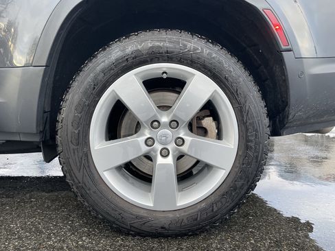 Used 2023 Land Rover Defender 130 First Edition image 10