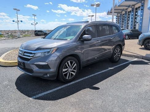 Used 2018 Honda Pilot Touring image 1