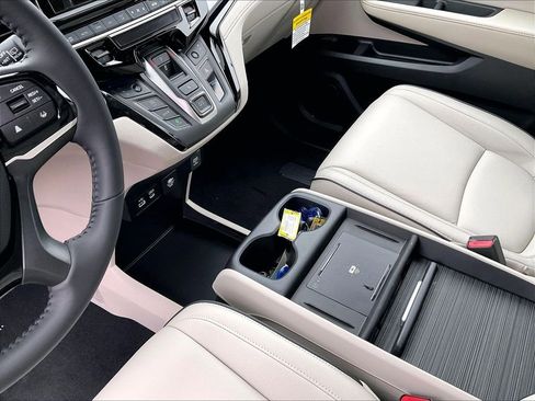 New 2026 Honda Odyssey Touring image 14