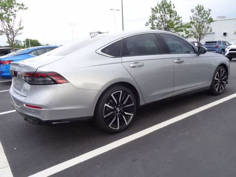 Used 2025 Honda Accord Touring image 7