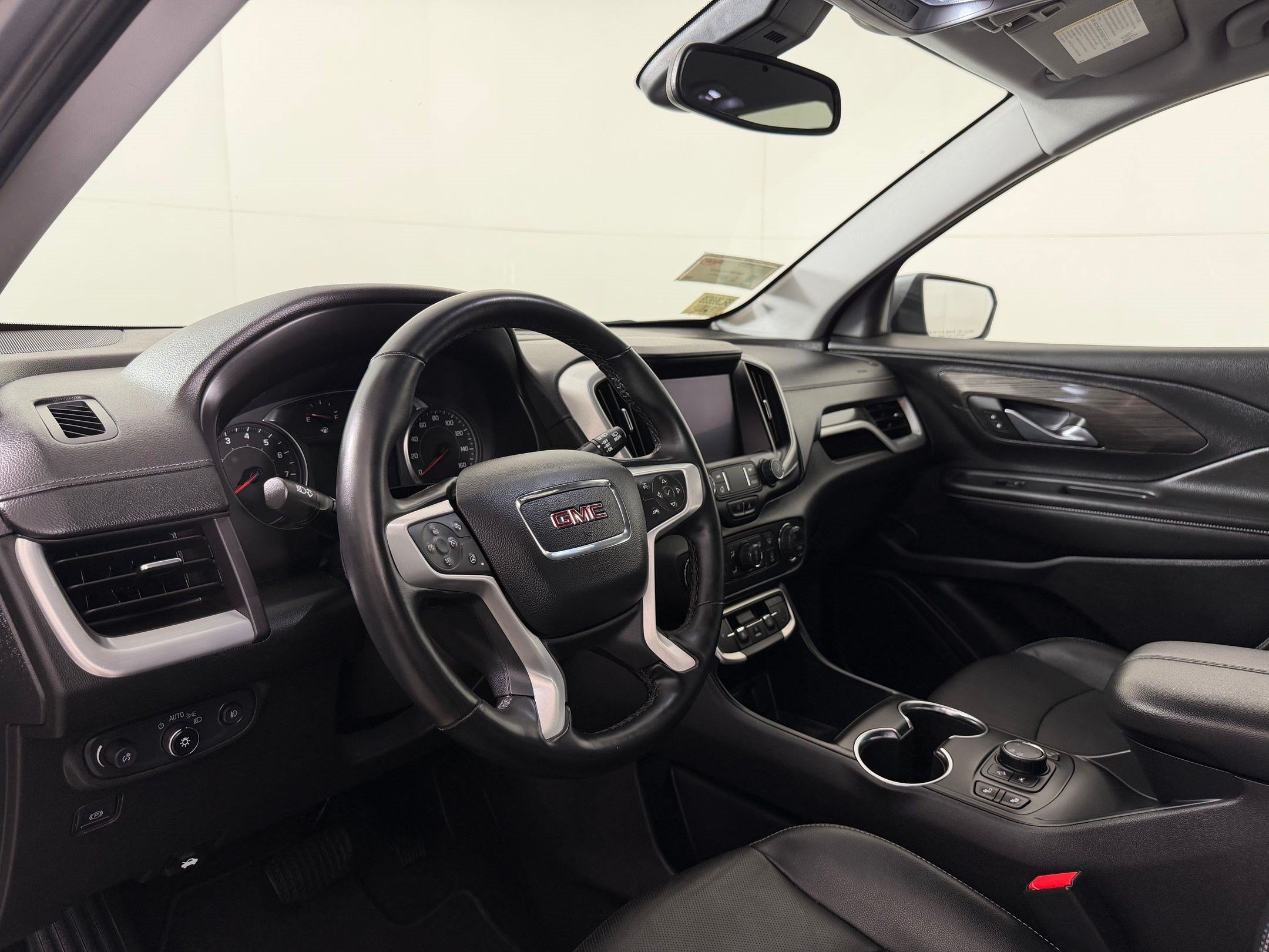 Used 2024 GMC Terrain SLT AWD/4WD image 15