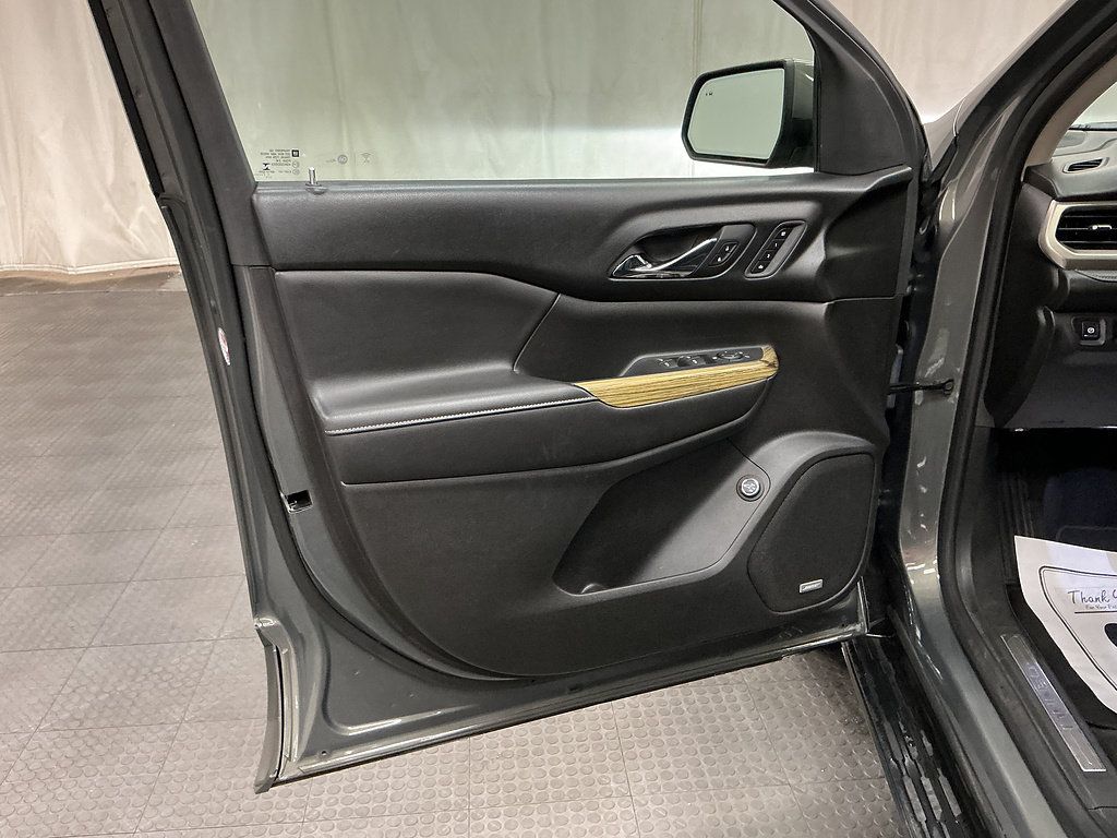 Used 2018 GMC Acadia Denali AWD/4WD image 16