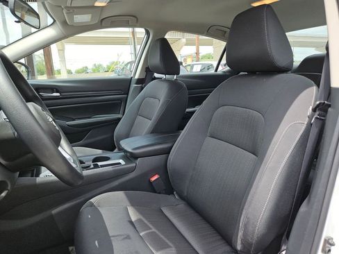Used 2025 Nissan Altima 2.5 SV FWD image 16