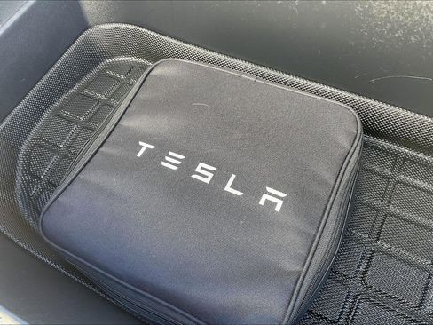 Used 2023 Tesla Model Y Long Range image 35