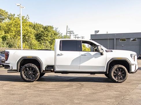 Used 2025 GMC Sierra 2500 AT4 w/ AT4 Premium Plus Package AWD/4WD image 9
