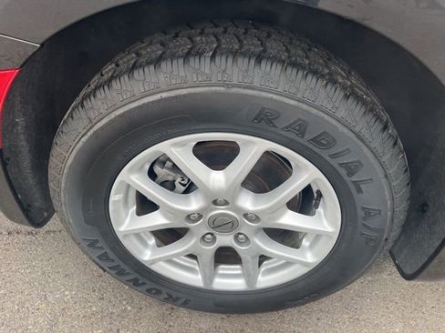 Used 2023 Chrysler Pacifica Touring-L FWD image 16