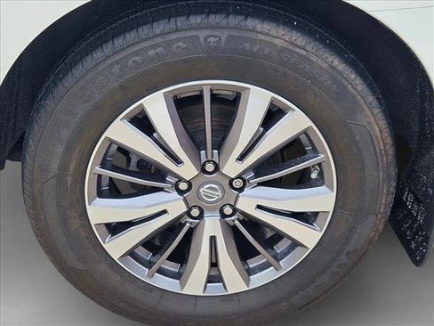 Used 2019 Nissan Pathfinder SV FWD image 5