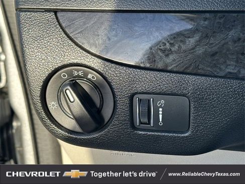 Used 2018 Dodge Grand Caravan SE w/ UConnect Hands-Free Group image 23