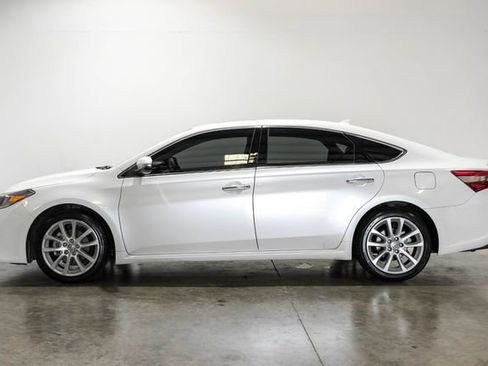 Used 2014 Toyota Avalon Limited FWD image 18