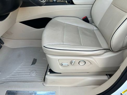 Used 2024 Cadillac Escalade Premium Luxury image 12