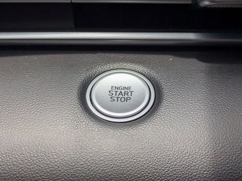 Used 2023 Hyundai Elantra SEL w/ Preferred Accessory Package FWD image 28