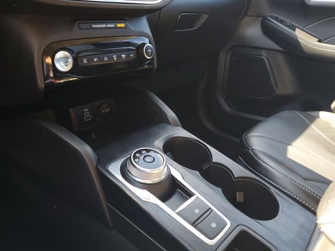 Certified 2025 Ford Escape Platinum w/ Premium Technology Package image 28