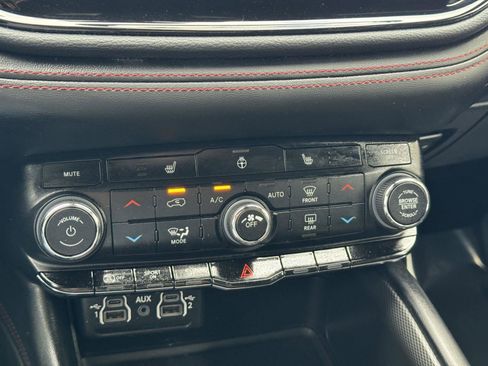 Certified 2025 Dodge Durango GT w/ Blacktop Package AWD/4WD image 17