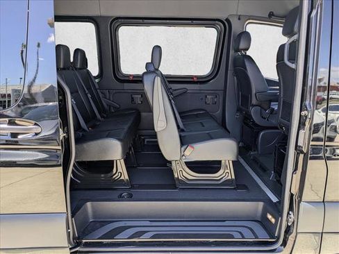 Used 2019 Mercedes-Benz Sprinter 2500 image 18