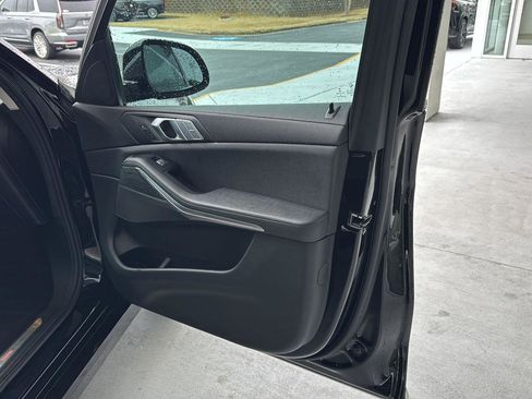 Used 2022 BMW X7 xDrive40i w/ Parking Assistance Package image 11