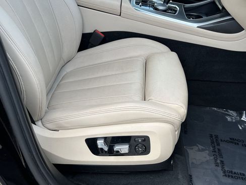 Used 2022 BMW X7 xDrive40i w/ Premium Package AWD/4WD image 27
