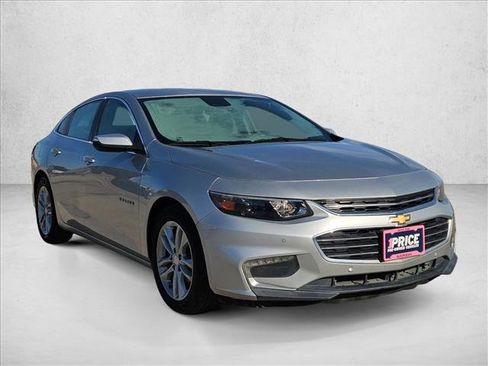 Used 2017 Chevrolet Malibu LT w/ Driver Confidence Package image 3