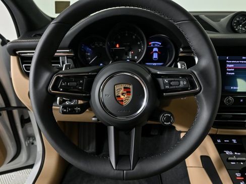 Certified 2025 Porsche Macan AWD/4WD image 9
