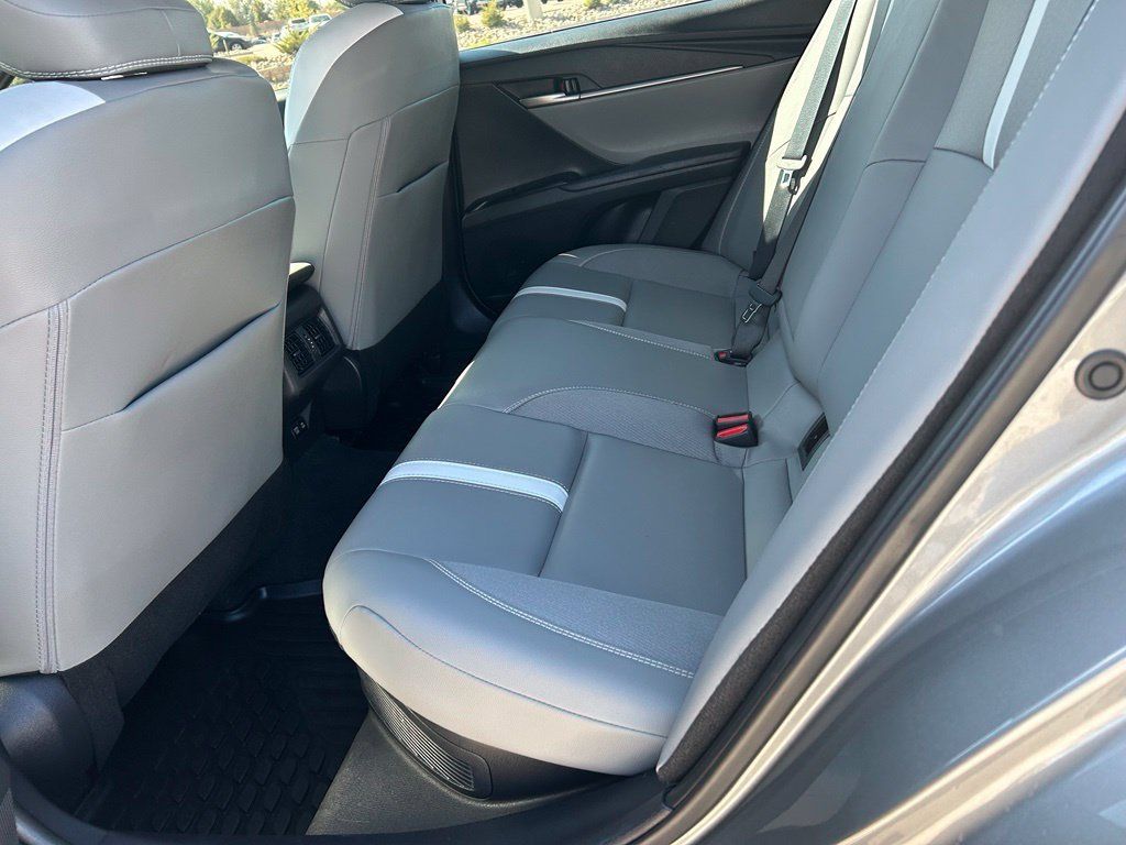 Used 2025 Toyota Camry SE AWD/4WD image 27