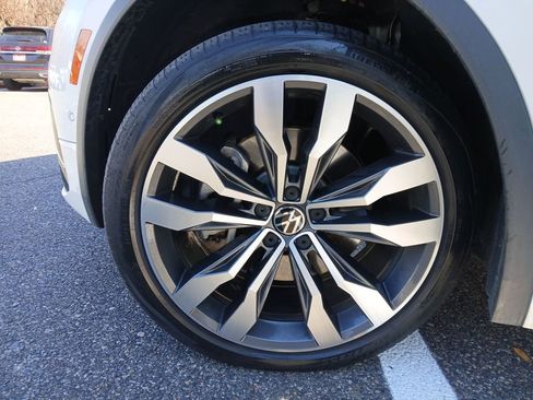 Used 2022 Volkswagen Tiguan SEL R-Line image 28