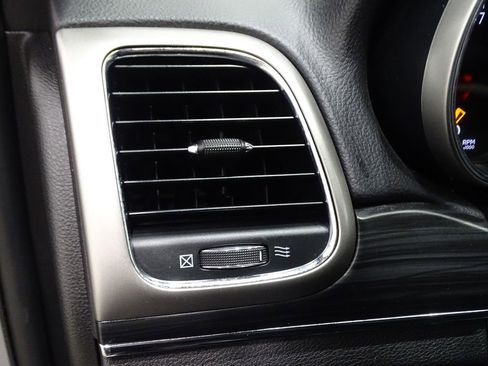 Used 2019 Jeep Grand Cherokee Limited image 19