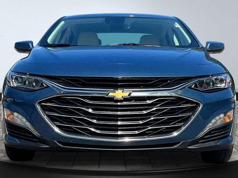 Used 2024 Chevrolet Malibu LT FWD image 2