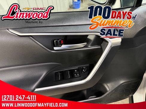 Used 2025 Toyota RAV4 XLE FWD image 12
