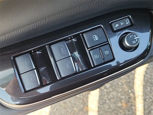 Used 2026 Toyota Crown Limited image 23