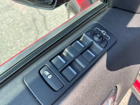 Used 2017 Land Rover Discovery Sport SE AWD/4WD image 12