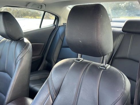 Used 2018 MAZDA MAZDA3 Touring image 11