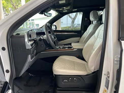 Used 2025 Cadillac Escalade Sport Platinum AWD/4WD image 6