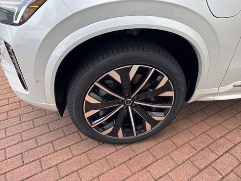 New 2025 Volvo XC90 T8 Plus image 7
