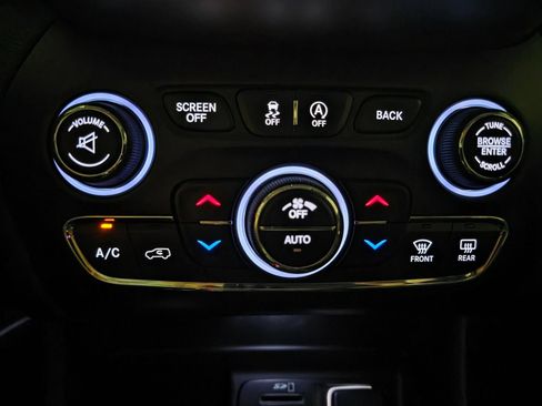 Used 2015 Jeep Cherokee Trailhawk w/ Comfort/Convenience Group AWD/4WD image 17