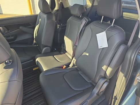New 2026 Kia Carnival SX image 16