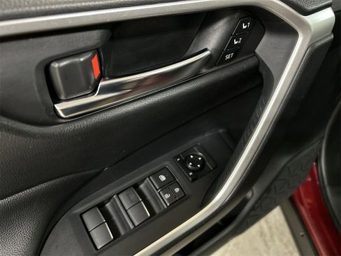 Used 2021 Toyota RAV4 XLE Premium image 16