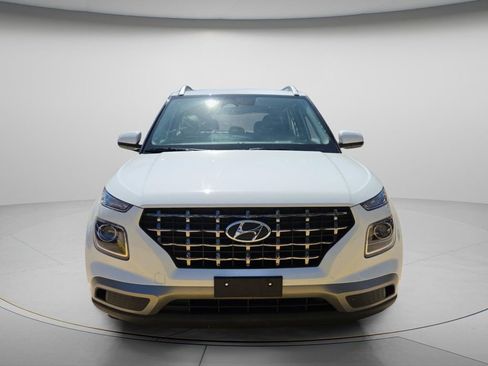 Used 2025 Hyundai Venue SEL FWD image 9
