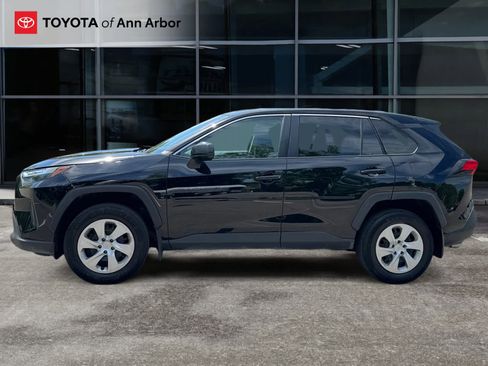 Used 2024 Toyota RAV4 LE AWD/4WD image 8