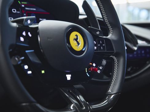 Used 2023 Ferrari SF90 Spider image 30