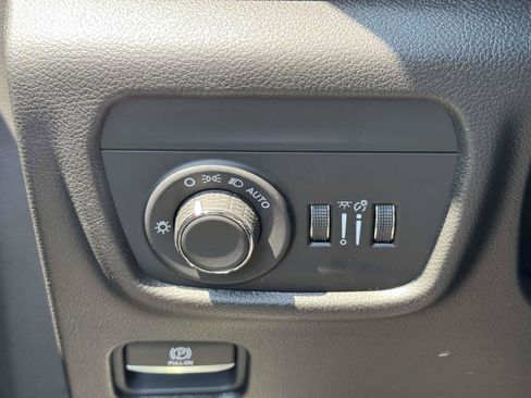 Used 2023 Jeep Grand Cherokee Altitude AWD/4WD image 19