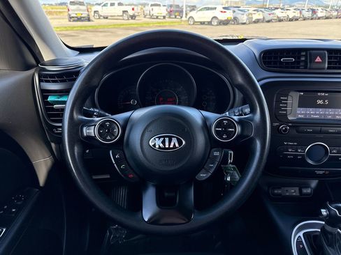 Used 2017 Kia Soul + FWD image 22