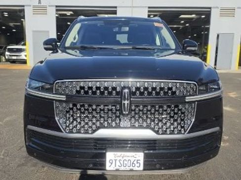 Used 2025 Lincoln Navigator L Reserve AWD/4WD image 2